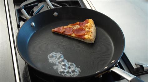 how to warm pizza on a gas stove